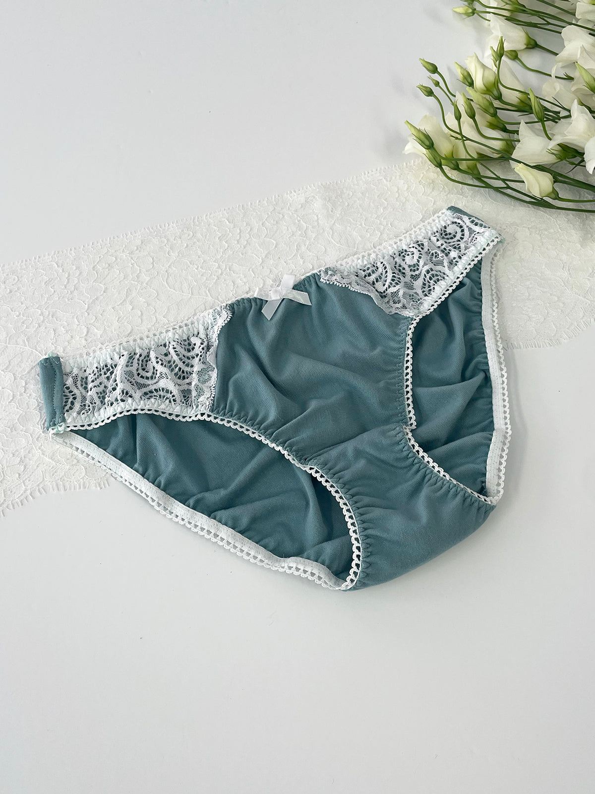 Classic cut knicker made from GOTS certified organic bamboo jersey with Oeko-Tex certified lace detailing and a satin bow