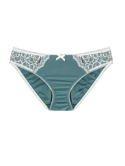 Sustainable white knicker featuring organic bamboo fabric, picot elastic trim, and elegant lace accents